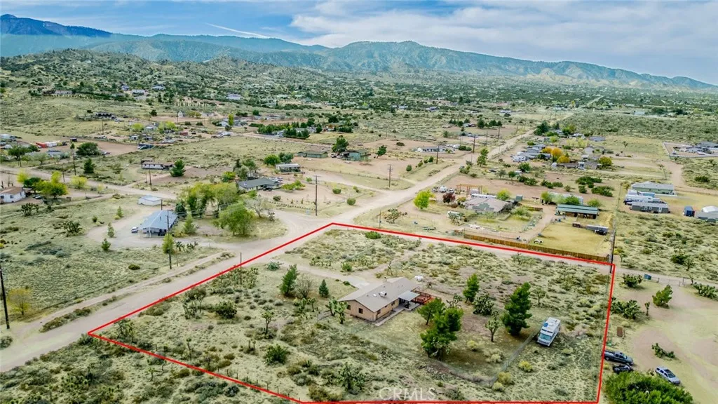 3818 Sunnyslope Road, Phelan, California 92371 home-pic-37