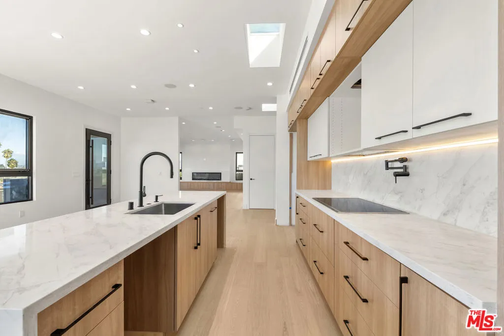 5280 Sanchez Drive, Los Angeles, California 90008 home-pic-12