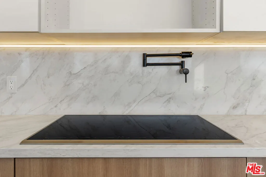 5280 Sanchez Drive, Los Angeles, California 90008 home-pic-13