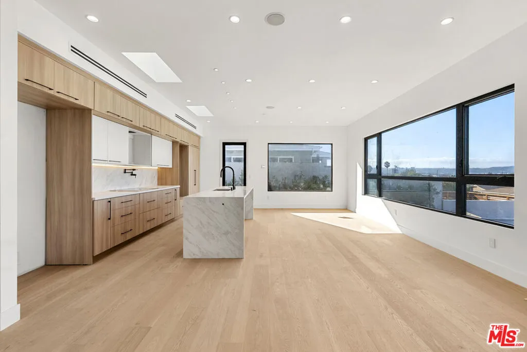 5280 Sanchez Drive, Los Angeles, California 90008 home-pic-15