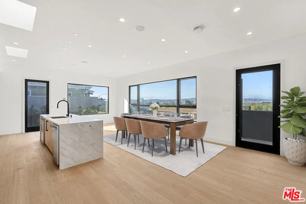 5280 Sanchez Drive, Los Angeles, California 90008 home-pic-2