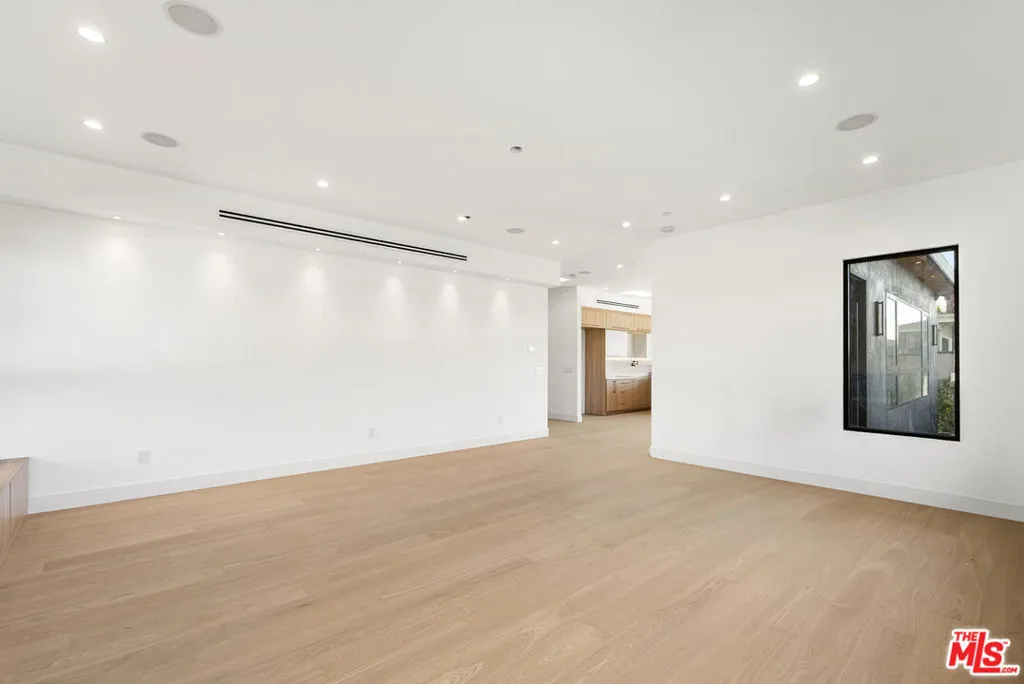 5280 Sanchez Drive, Los Angeles, California 90008 home-pic-18