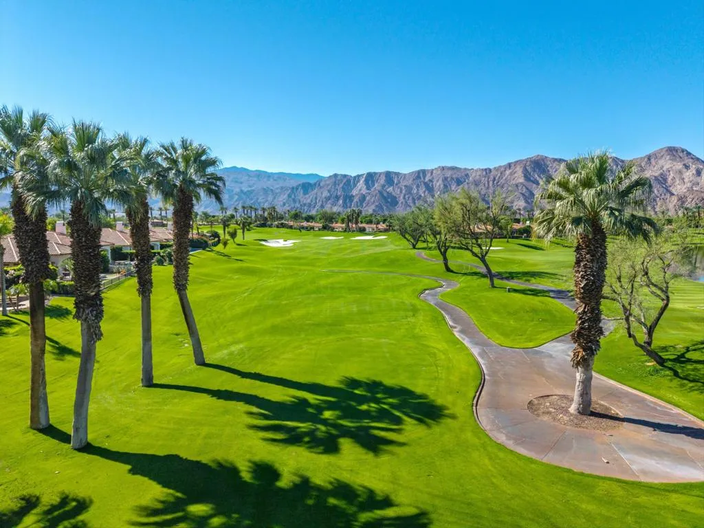 48145 Paso Tiempo Lane, La Quinta, California 92253 home-pic-11