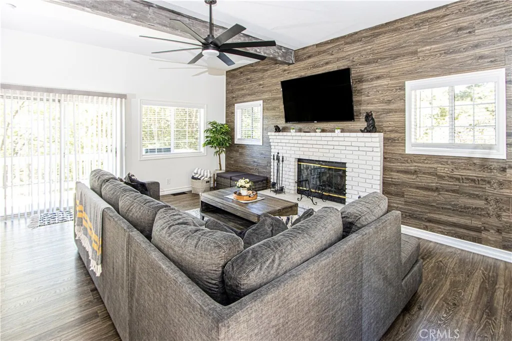 26448 Thunderbird Drive, Lake Arrowhead, California 92352 home-pic-2