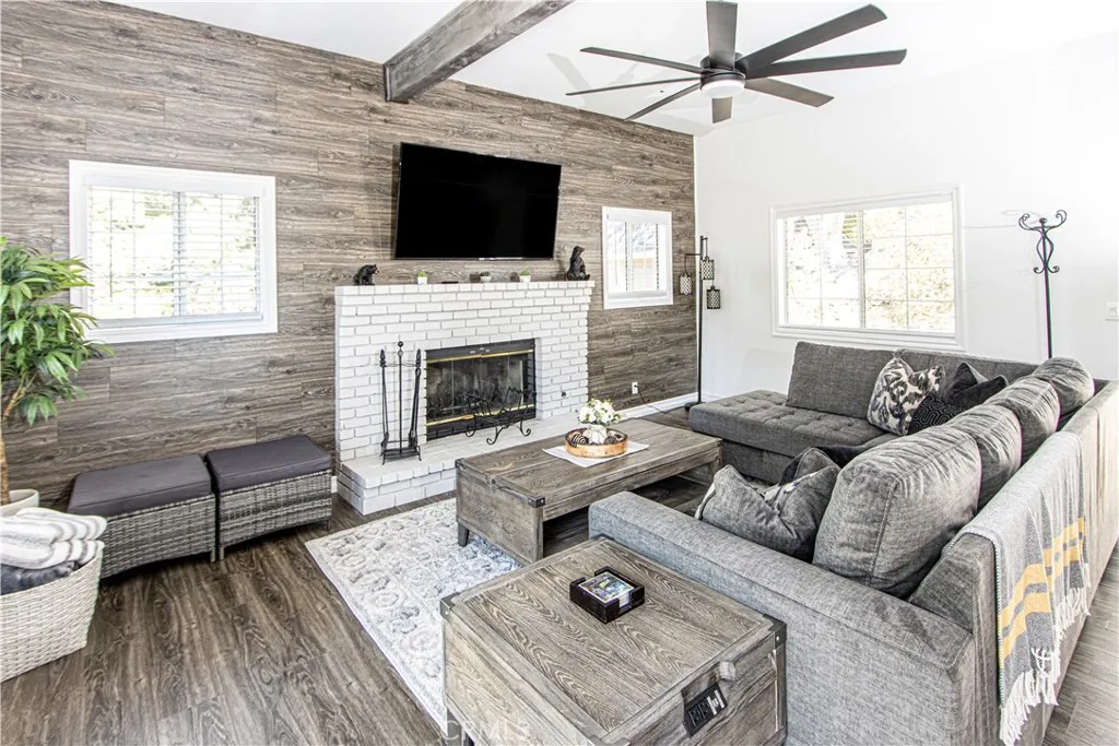 26448 Thunderbird Drive, Lake Arrowhead, California 92352 home-pic-1