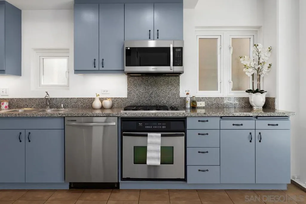 550 15th St 401, San Diego, California 92101 home-pic-4