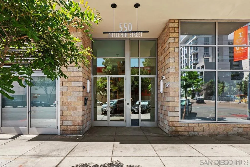 550 15th St 401, San Diego, California 92101 home-pic-23