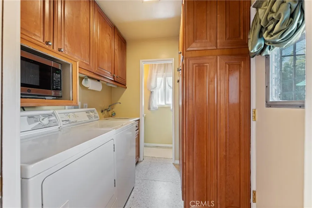 4845 Parkglen, View Park, California 90043 home-pic-12