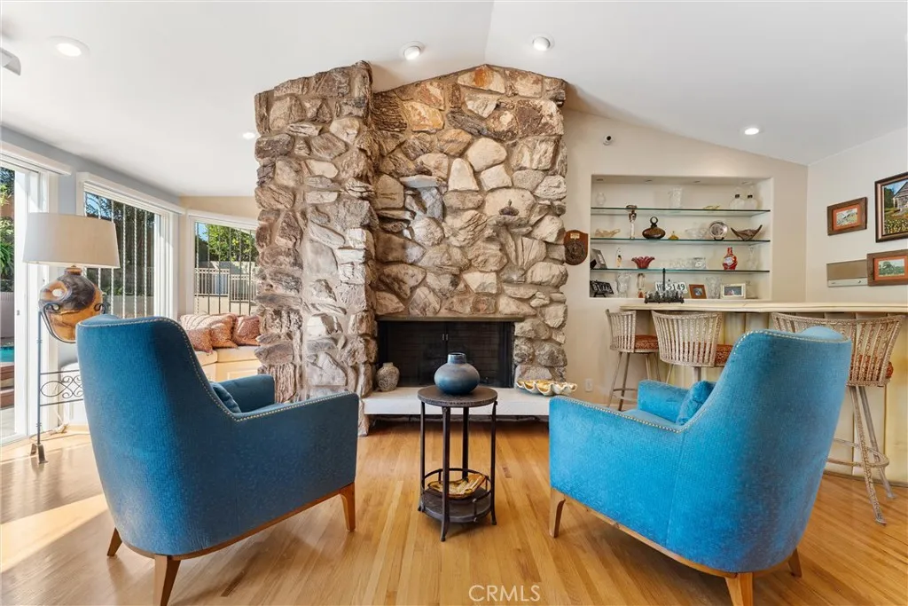 4845 Parkglen, View Park, California 90043 home-pic-16