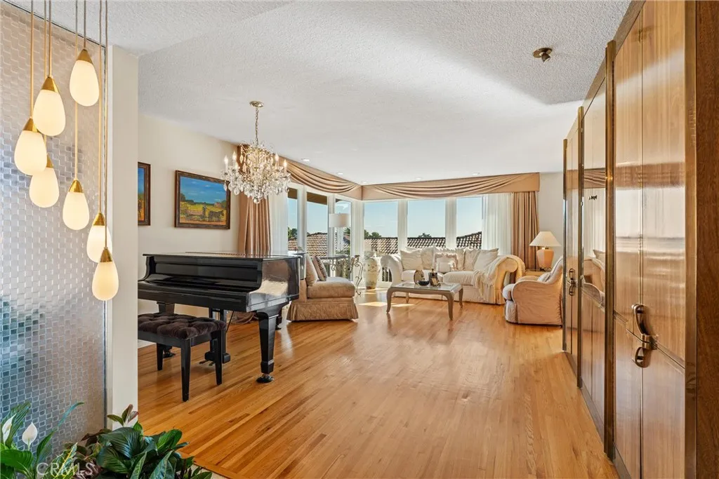 4845 Parkglen, View Park, California 90043 home-pic-3