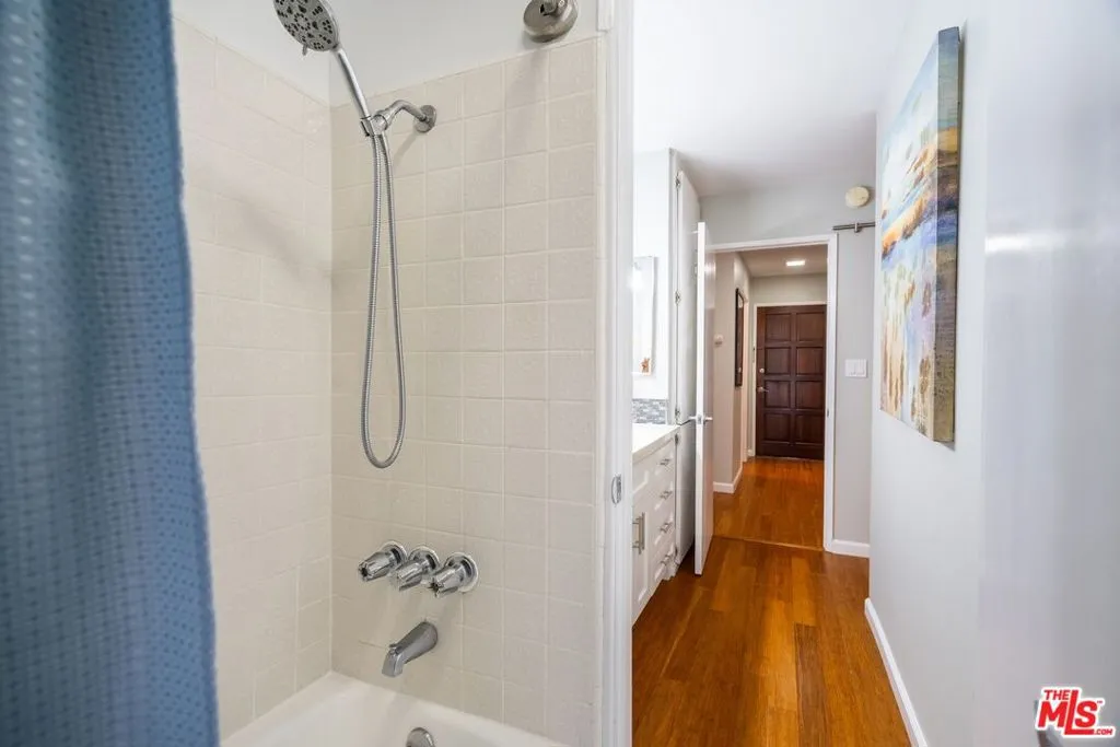 11743 Darlington Avenue 1, Los Angeles, California 90049 home-pic-19