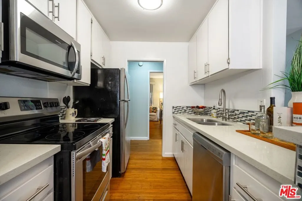 11743 Darlington Avenue 1, Los Angeles, California 90049 home-pic-9