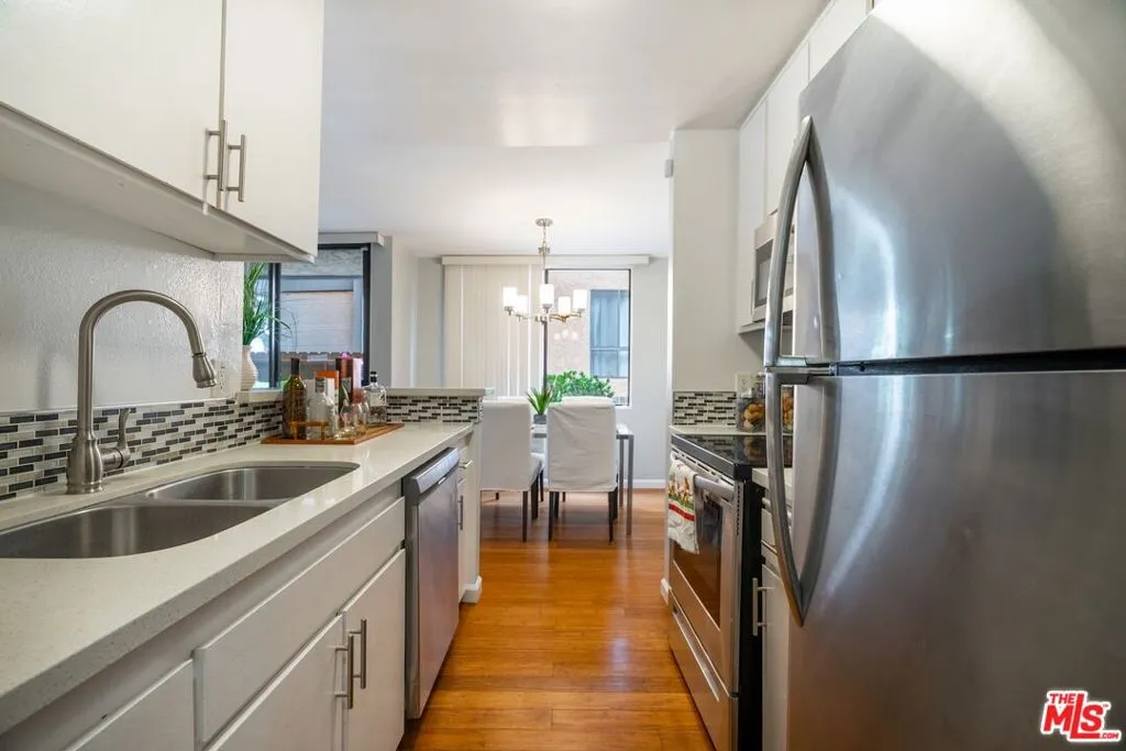 11743 Darlington Avenue 1, Los Angeles, California 90049 home-pic-11