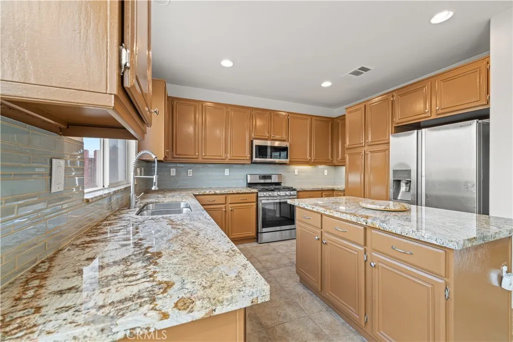 32372 Safflower, Winchester, California 92596 home-pic-5