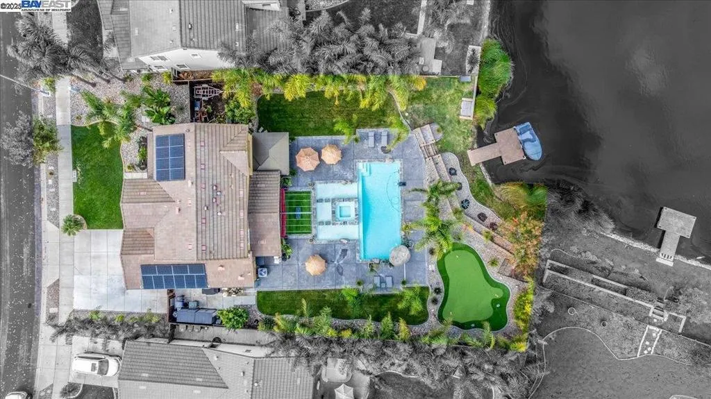 1050 Clear Lake Dr, Oakley, California 94561 home-pic-12