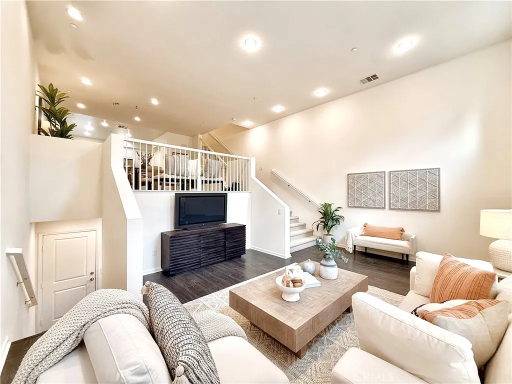 5547 Strand 103, Hawthorne, California 90250 home-pic-2