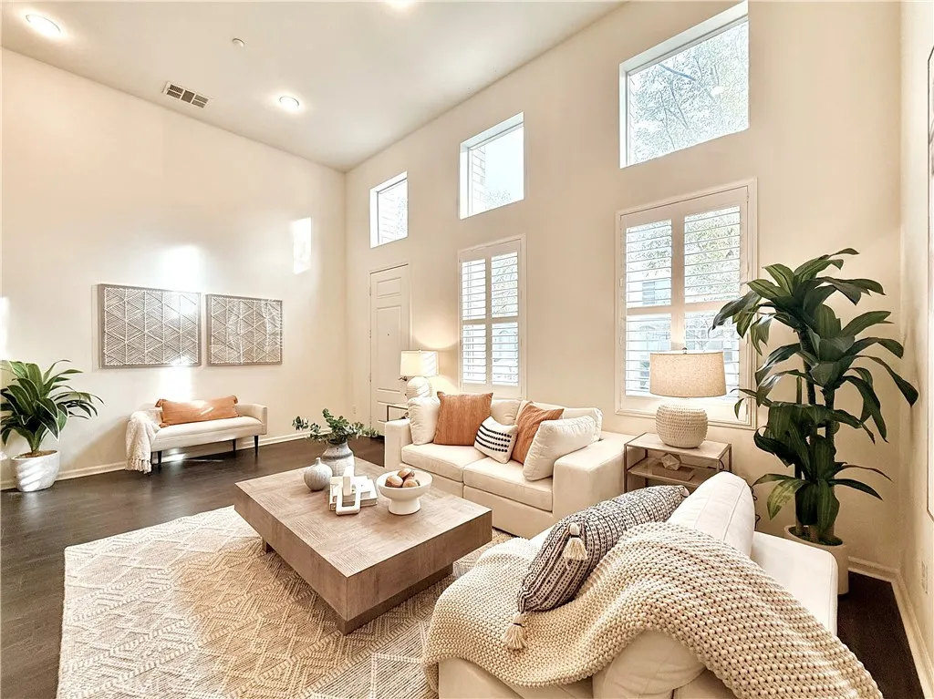 5547 Strand 103, Hawthorne, California 90250 home-pic-0