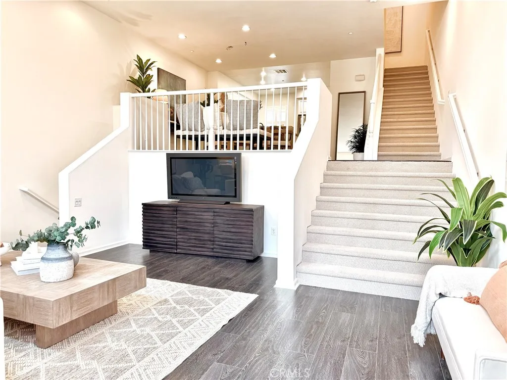 5547 Strand 103, Hawthorne, California 90250 home-pic-7