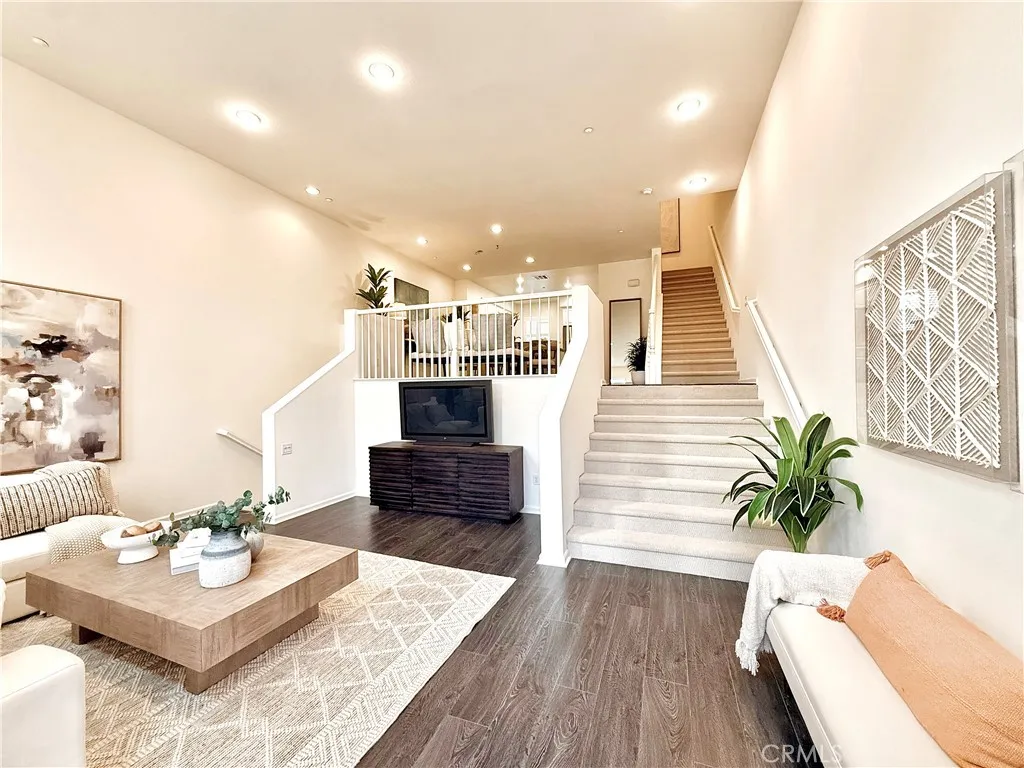 5547 Strand 103, Hawthorne, California 90250 home-pic-9