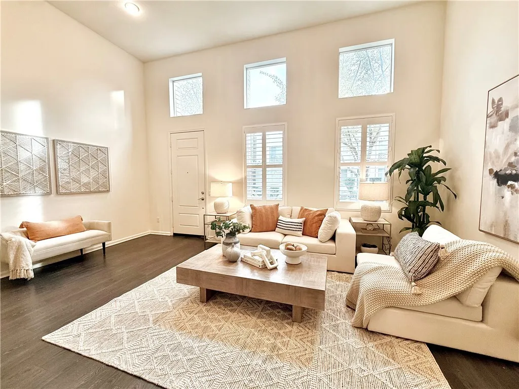 5547 Strand 103, Hawthorne, California 90250 home-pic-1