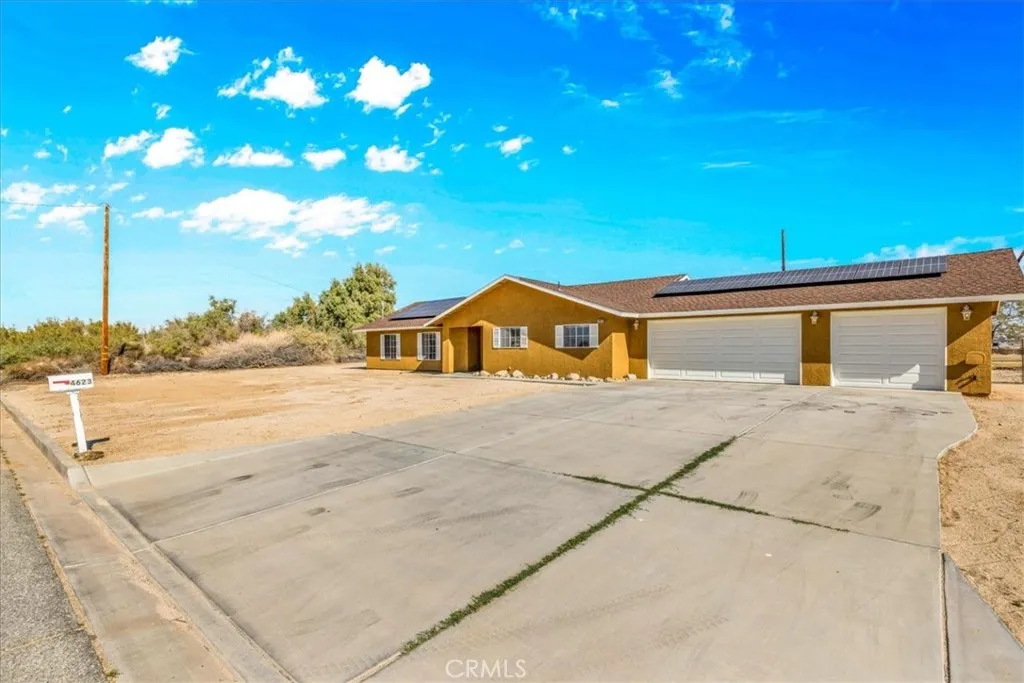 4623 Saddlehorn Road, 29 Palms, California 92277 home-pic-1