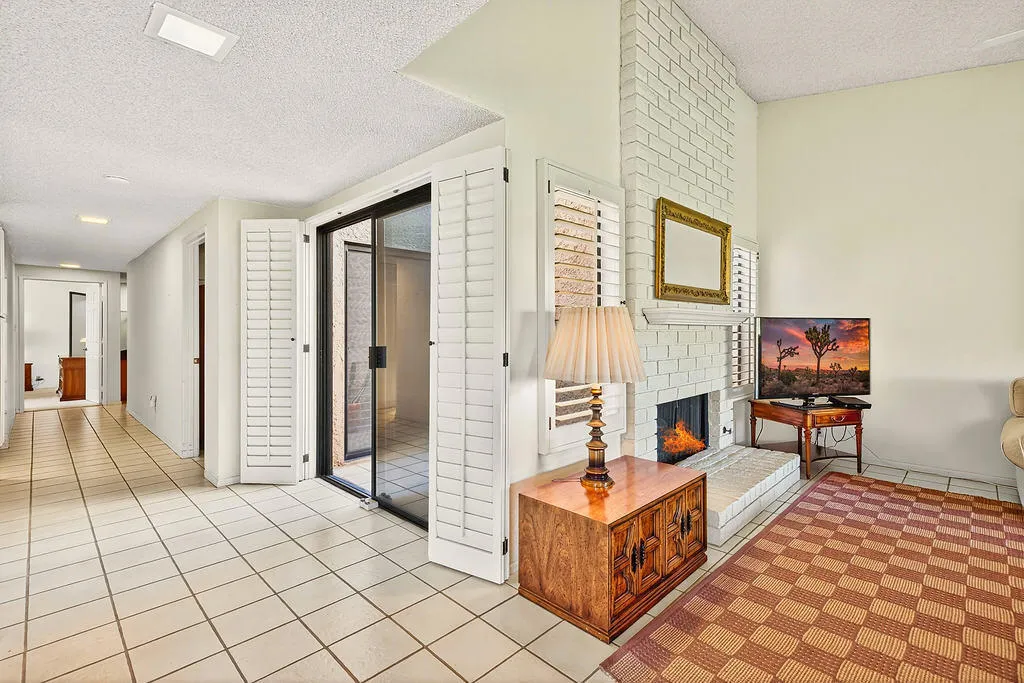 142 Camino Arroyo S, Palm Desert, California 92260 home-pic-4