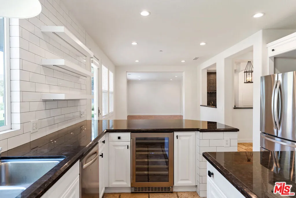 1952 Hazel Nut Court, Agoura Hills, California 91301 home-pic-10