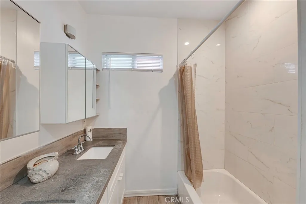 8023 Hooper Ave, Los Angeles, California 90001 home-pic-18