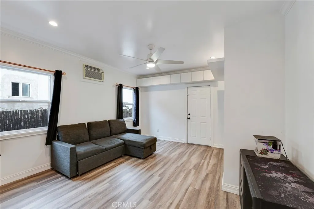 8023 Hooper Ave, Los Angeles, California 90001 home-pic-22