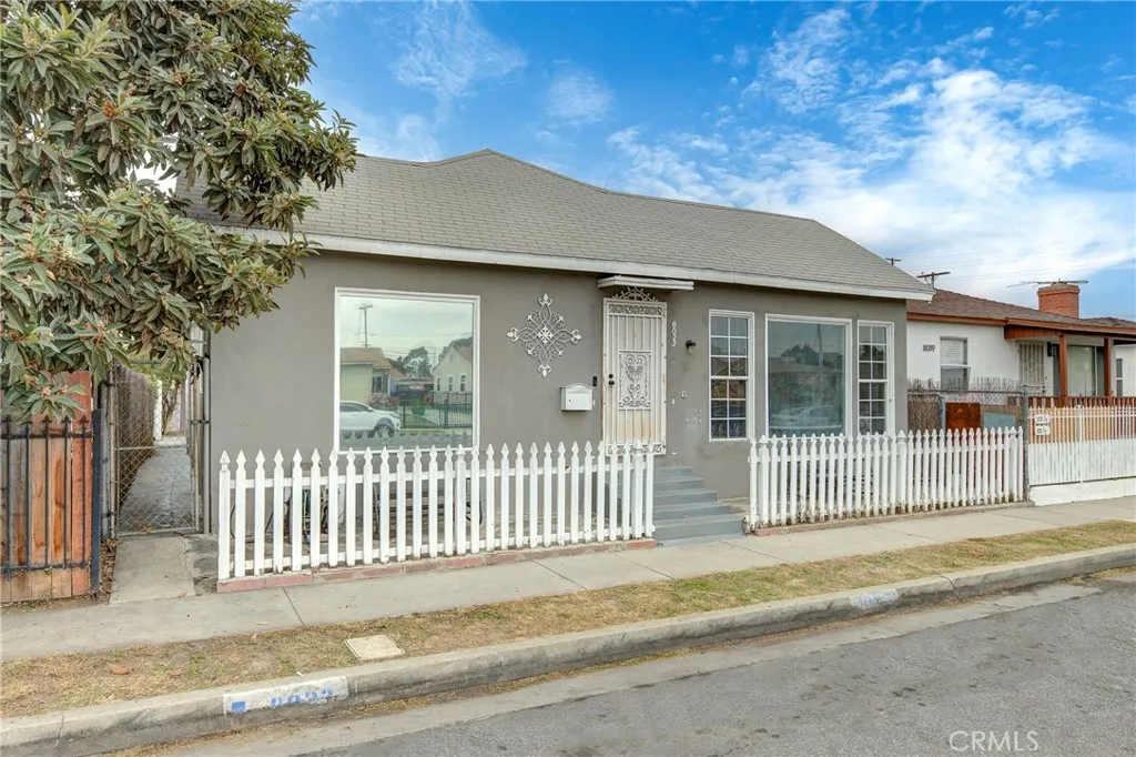 8023 Hooper Ave, Los Angeles, California 90001 home-pic-1