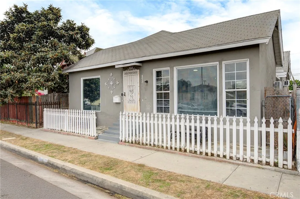 8023 Hooper Ave, Los Angeles, California 90001 home-pic-2