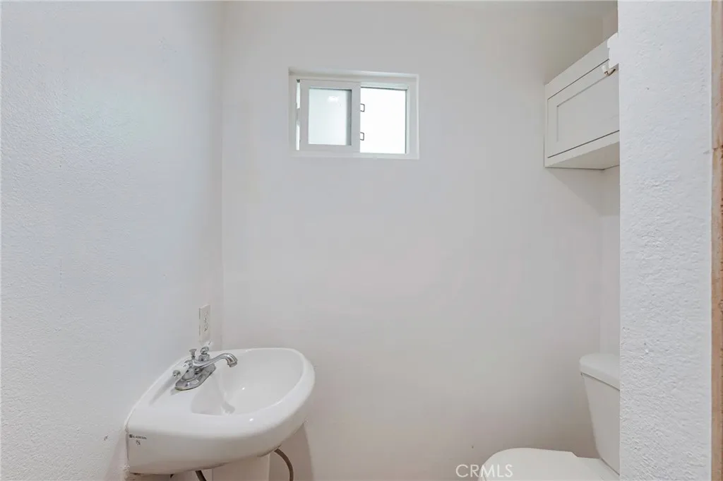 8023 Hooper Ave, Los Angeles, California 90001 home-pic-50