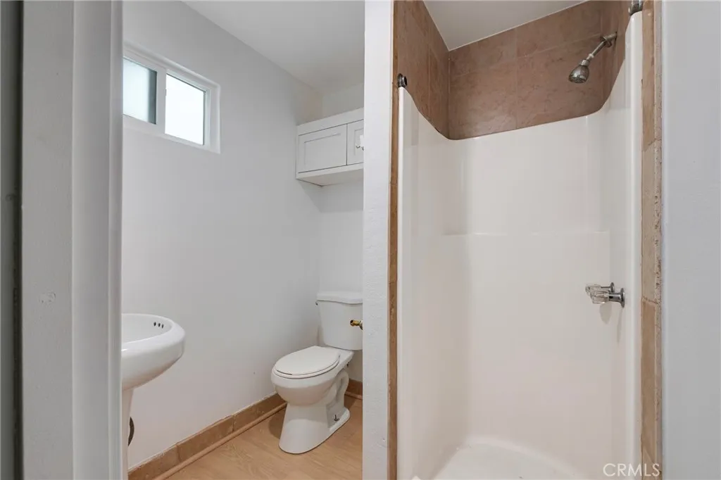 8023 Hooper Ave, Los Angeles, California 90001 home-pic-49
