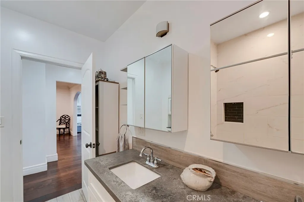 8023 Hooper Ave, Los Angeles, California 90001 home-pic-19