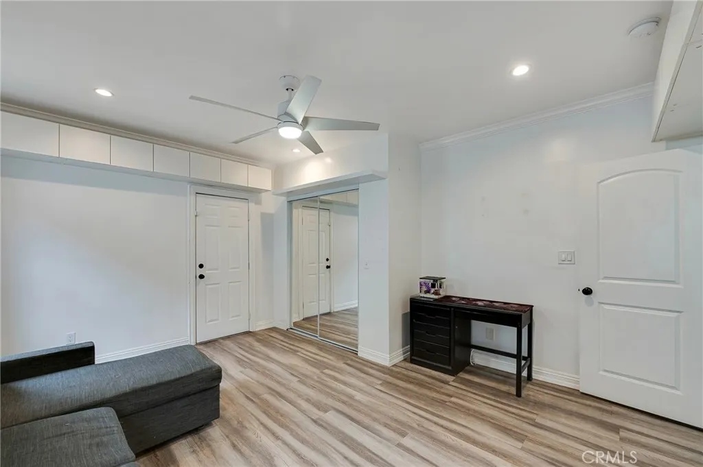 8023 Hooper Ave, Los Angeles, California 90001 home-pic-23
