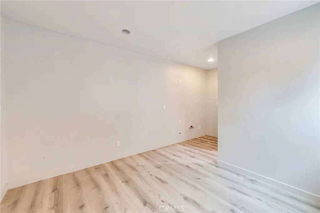 8023 Hooper Ave, Los Angeles, California 90001 home-pic-48