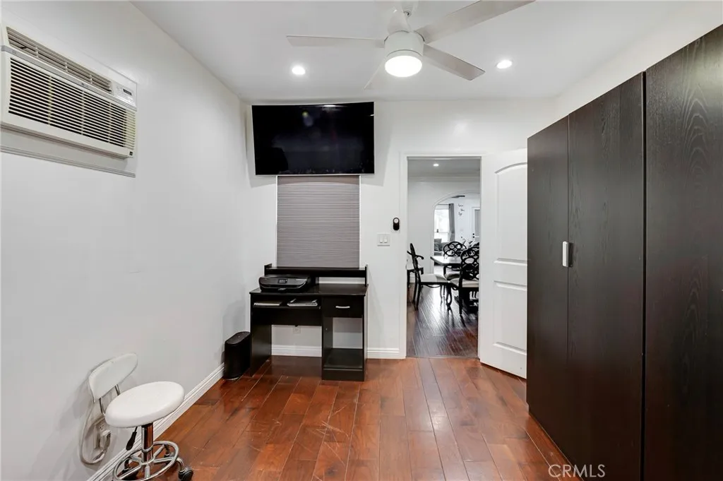 8023 Hooper Ave, Los Angeles, California 90001 home-pic-10