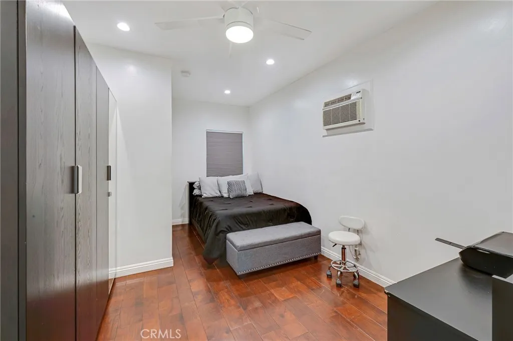 8023 Hooper Ave, Los Angeles, California 90001 home-pic-9
