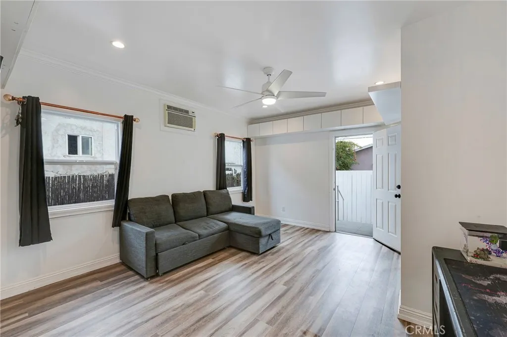 8023 Hooper Ave, Los Angeles, California 90001 home-pic-21