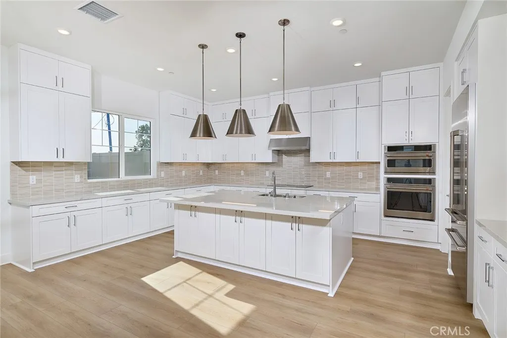 16033 Willow Court, Whittier, California 90604 home-pic-9