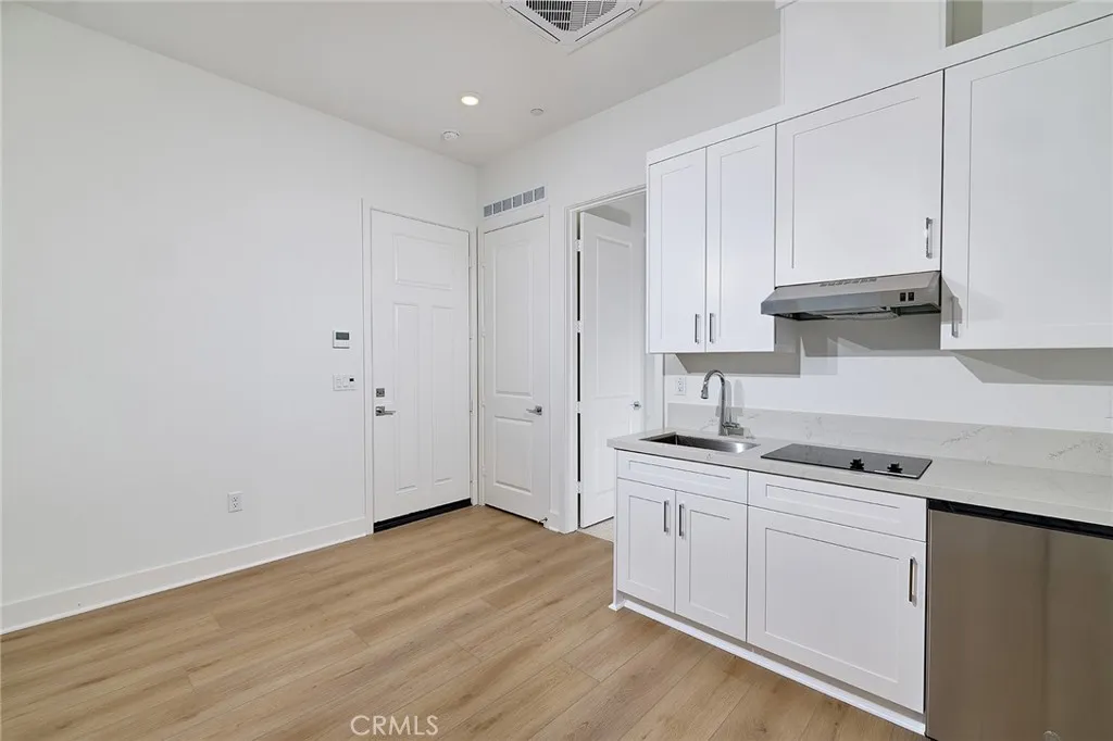 16033 Willow Court, Whittier, California 90604 home-pic-16