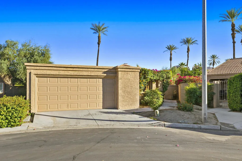 44695 Monaco Circle, Palm Desert, California 92260 home-pic-6