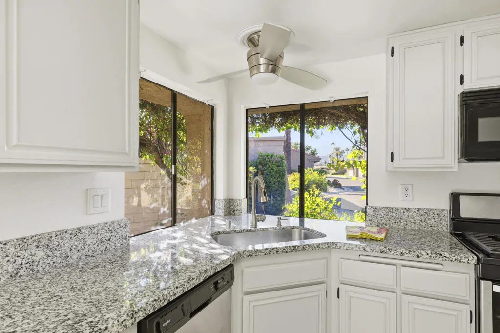44695 Monaco Circle, Palm Desert, California 92260 home-pic-16