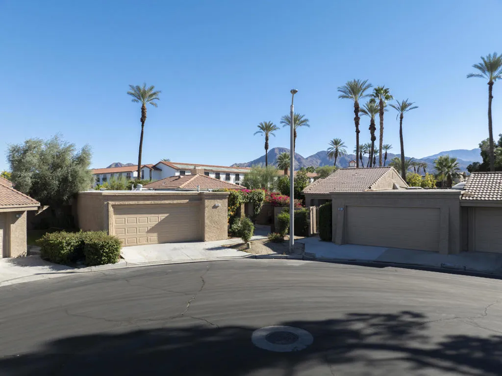 44695 Monaco Circle, Palm Desert, California 92260 home-pic-3