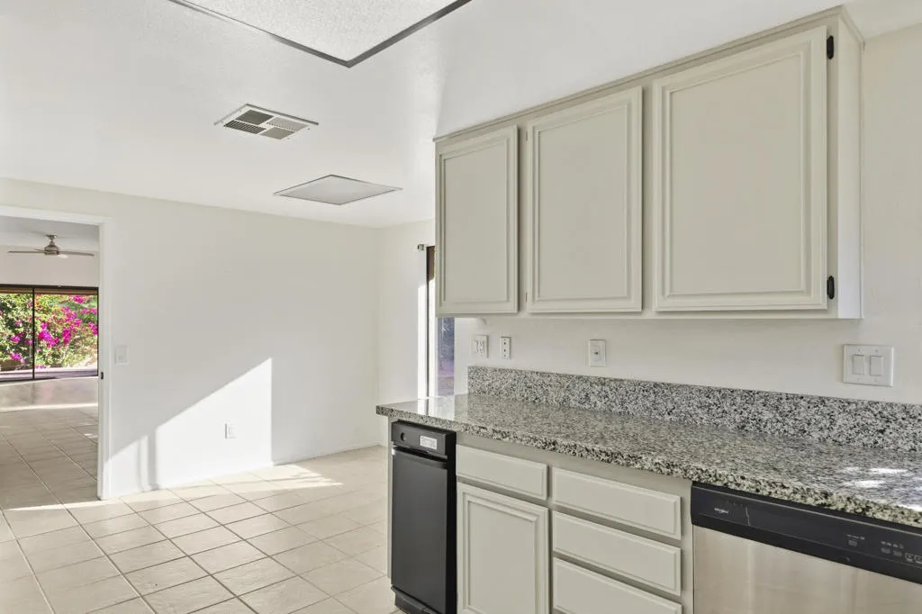44695 Monaco Circle, Palm Desert, California 92260 home-pic-17