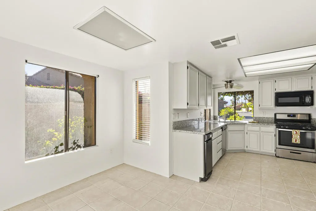 44695 Monaco Circle, Palm Desert, California 92260 home-pic-14