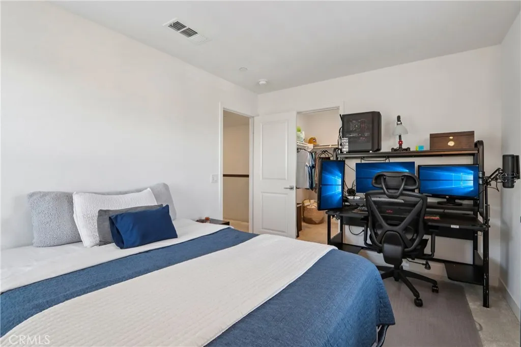 2464 Yellowstone Way, Rialto, California 92377 home-pic-43