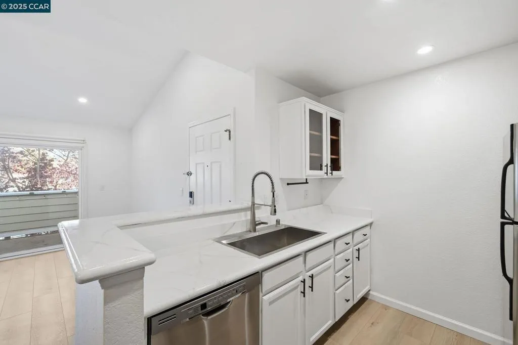 130 Reflections Dr 28, San Ramon, California 94583 home-pic-12