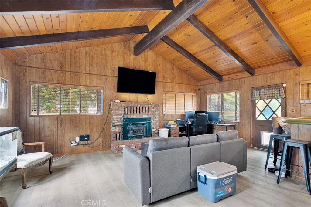 2046 Thrush, Wrightwood, California 92397 home-pic-23