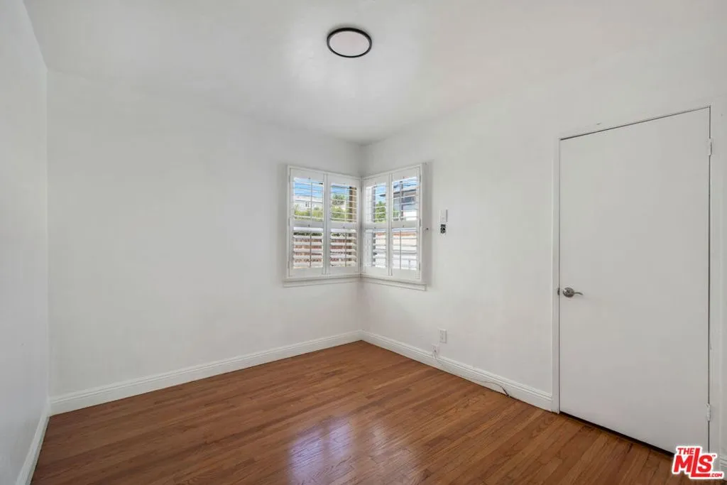 4215 W 58th Place, Los Angeles, California 90043 home-pic-23